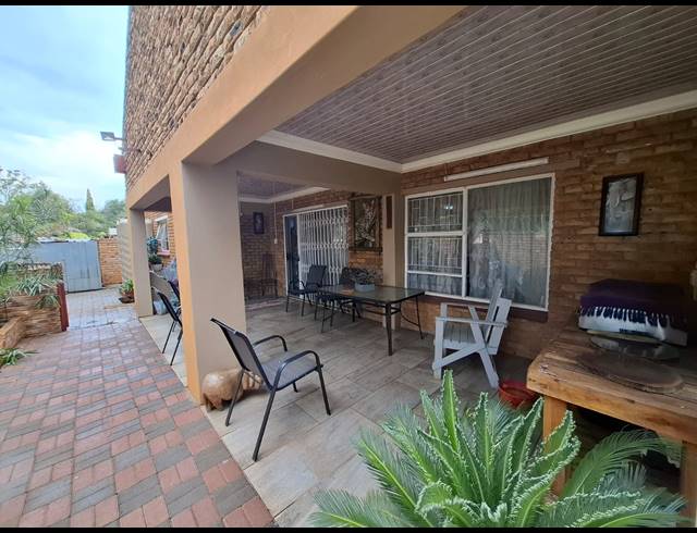 2 BEDROOM HOUSE FOR SALE IN VANDERBIJLPARK SW 5
